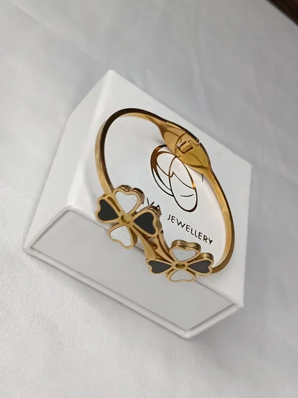 Floral_Charm_Bracelet