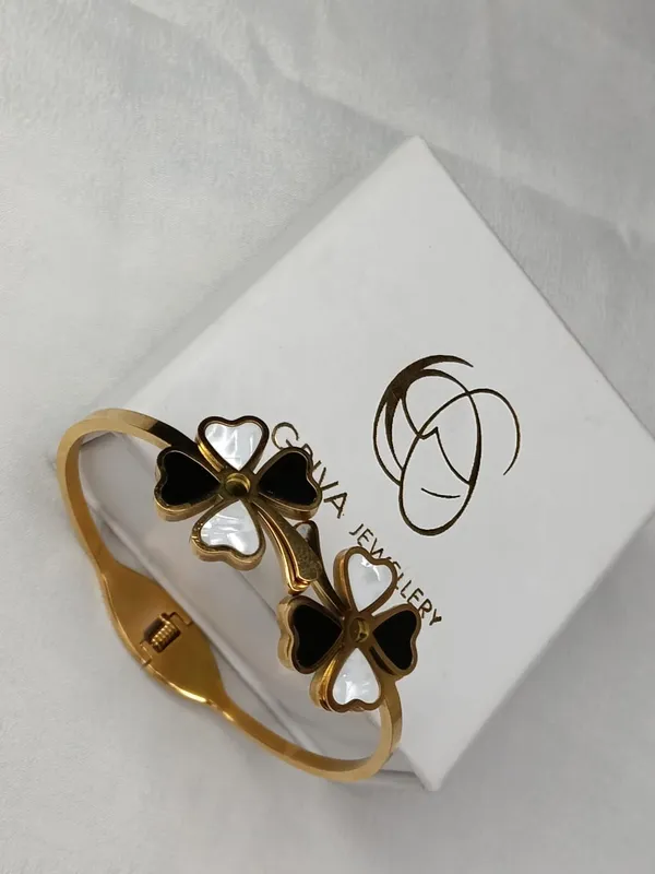 Floral_Charm_Bracelet