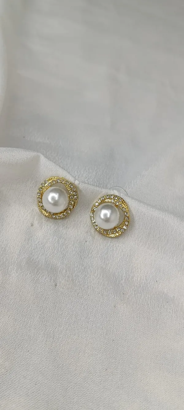 Pearl_Halo_Studs