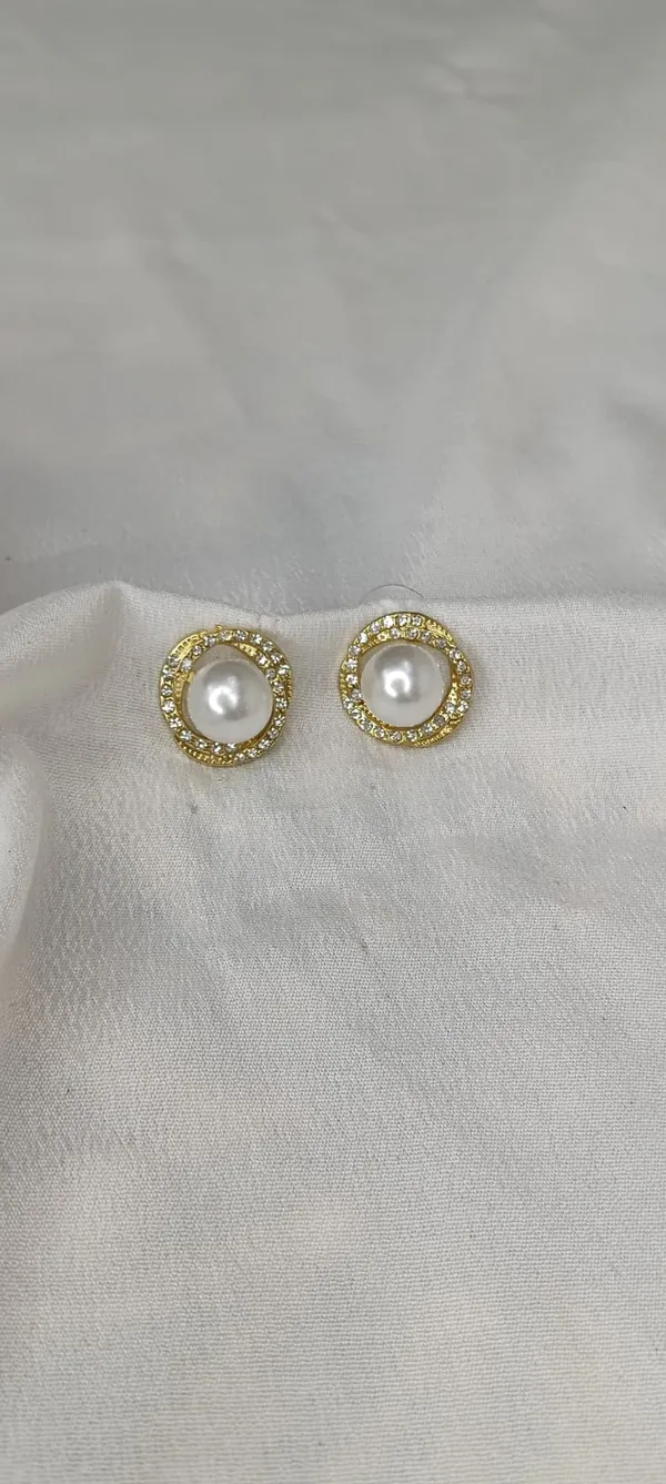 Pearl_Halo_Studs