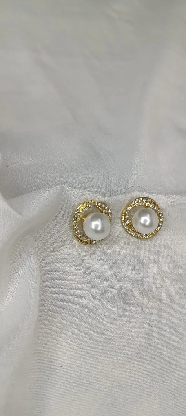 Pearl_Halo_Studs