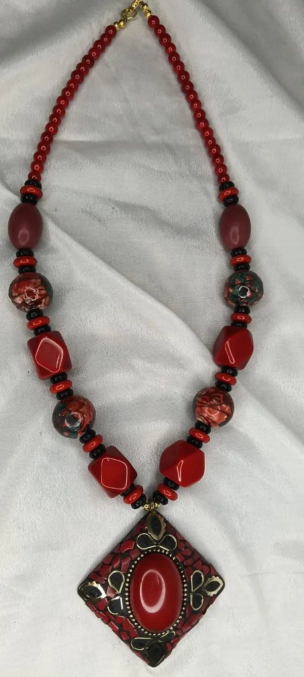 Ethereal_Medallion_Necklace_(Variable-7)