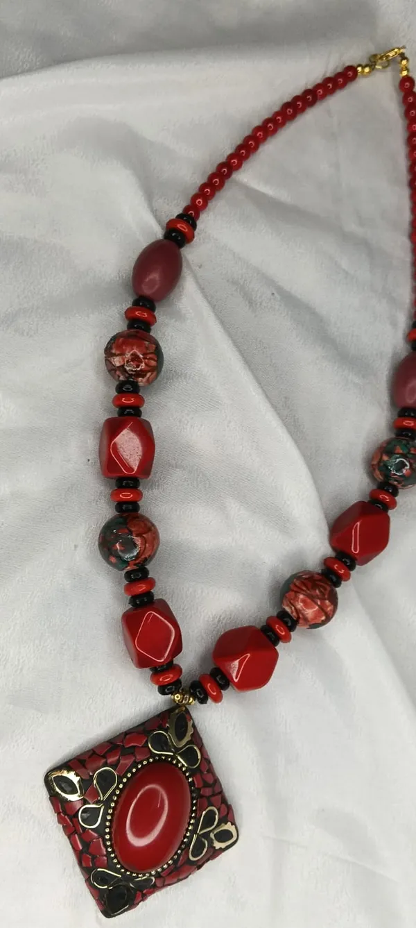 Ethereal_Medallion_Necklace_(Variable-7)