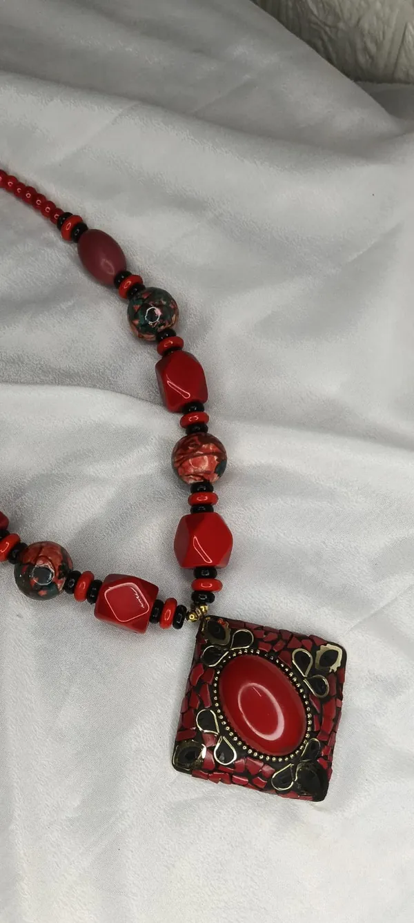 Ethereal_Medallion_Necklace_(Variable-7)