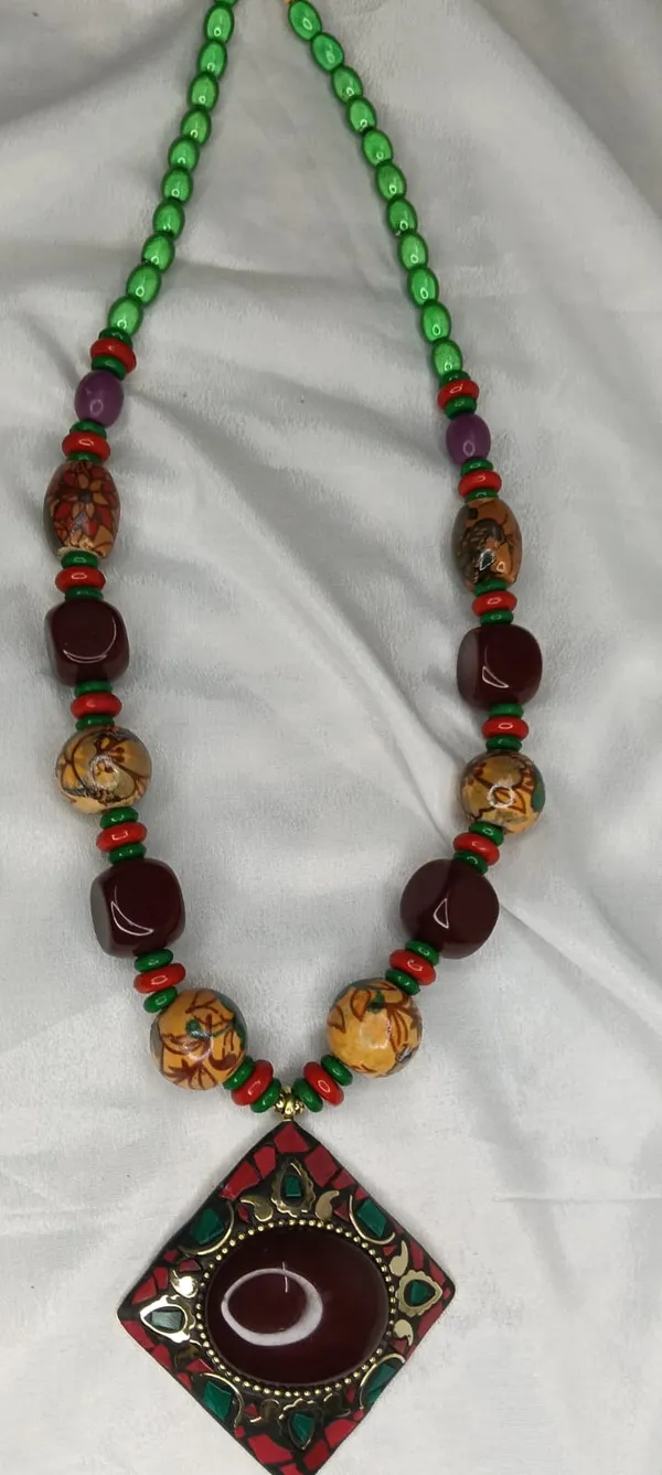 Ethereal_Medallion_Necklace__(Variable-6)