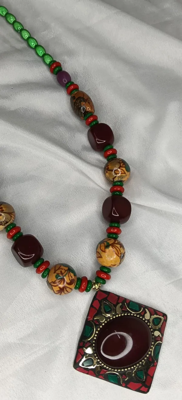 Ethereal_Medallion_Necklace__(Variable-6)