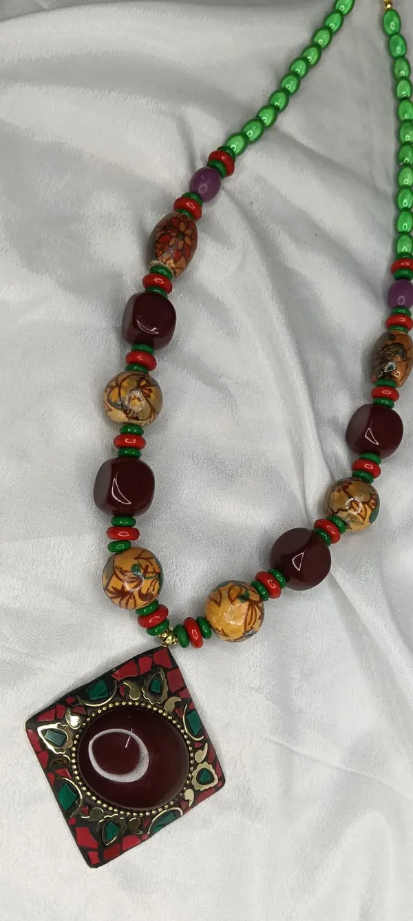 Ethereal_Medallion_Necklace__(Variable-6)