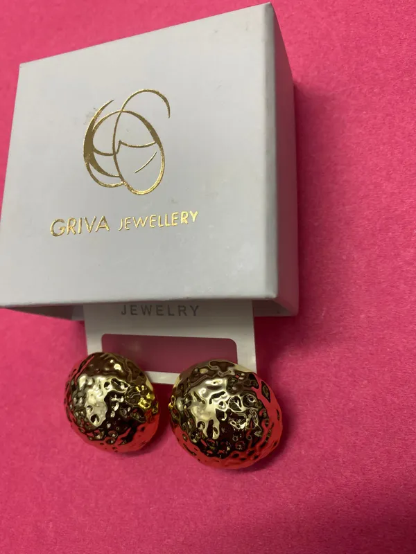 Golden_Glow_Studs