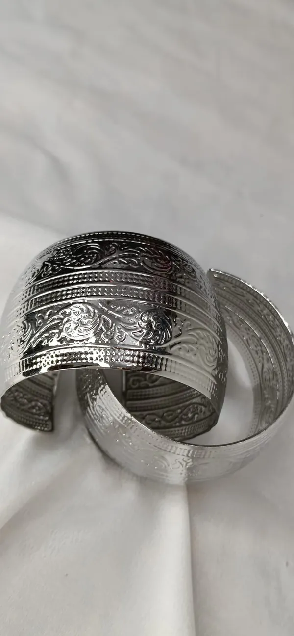 Silver_Regal_Cuff_[Variable-1]
