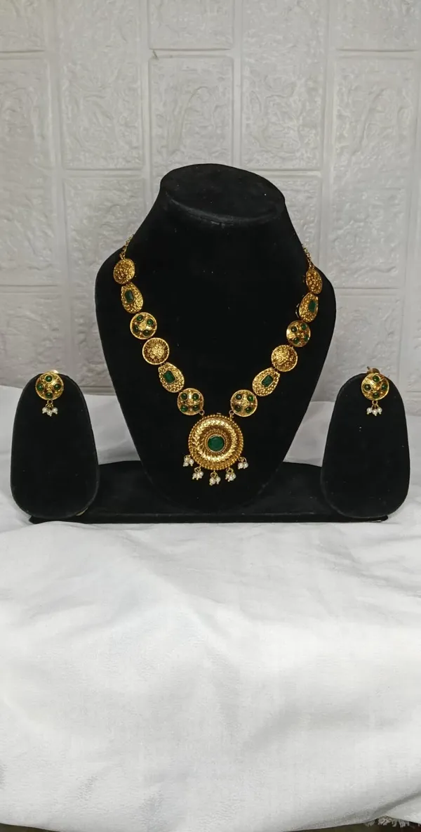 Kashmiri_Emerald_Zoon_Necklace_Set_[Variable-1]