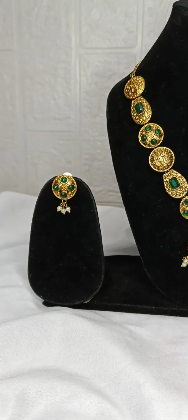 Kashmiri_Emerald_Zoon_Necklace_Set_[Variable-1]