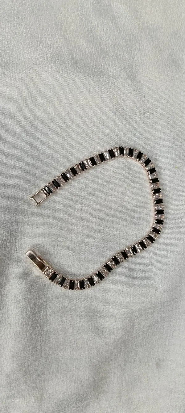 Noir_Spark_Crystal_Bracelet