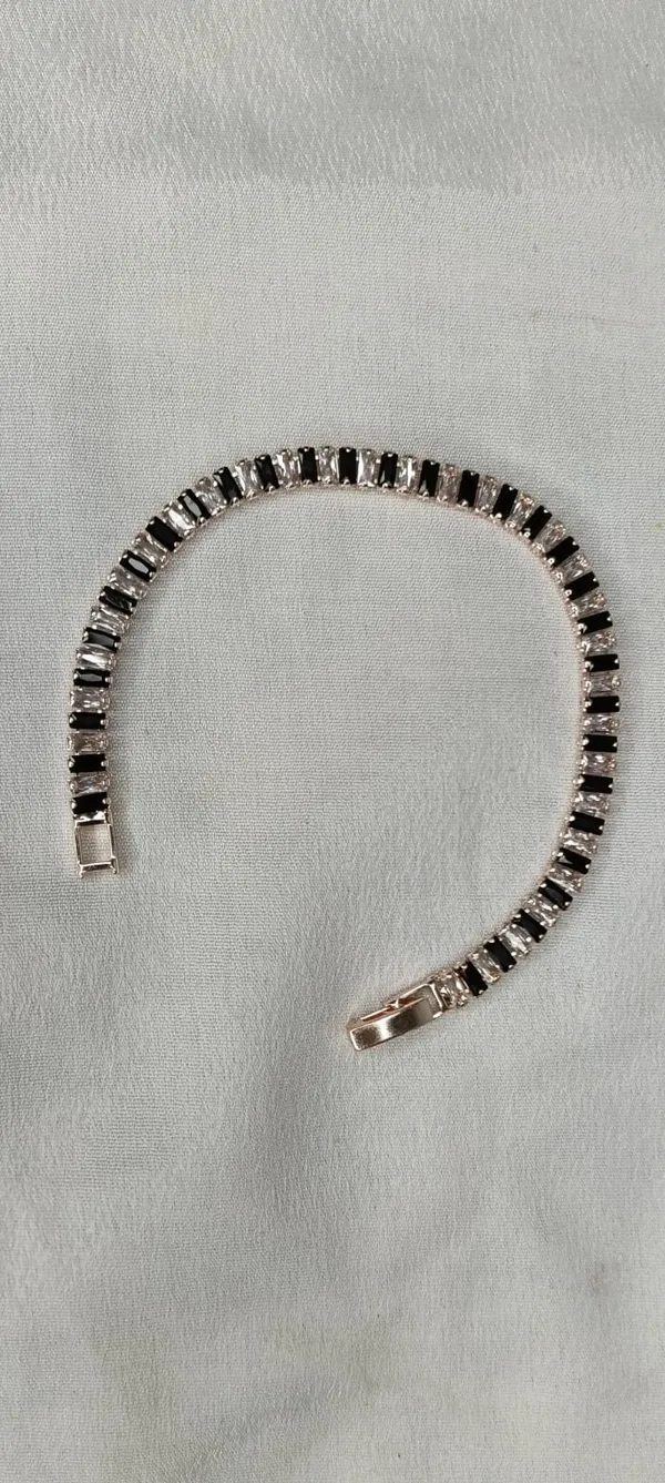 Noir_Spark_Crystal_Bracelet