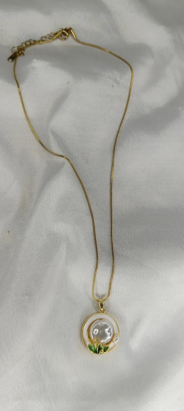 Pearl_Aura_Leaf_Necklace