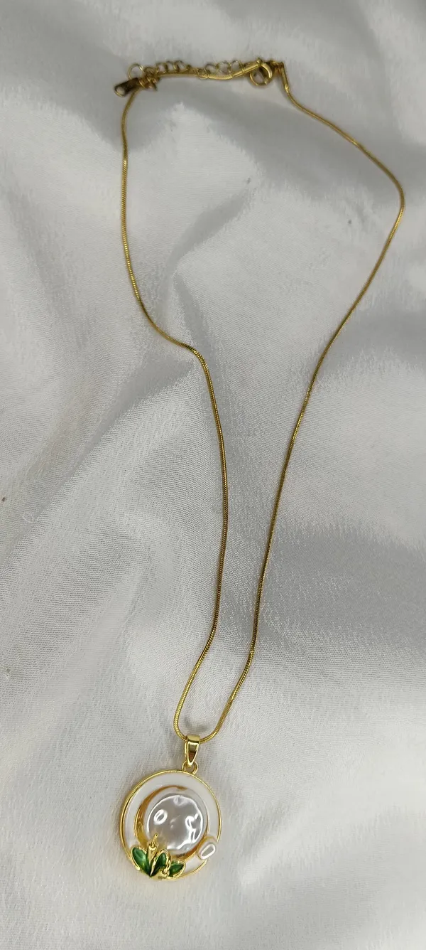 Pearl_Aura_Leaf_Necklace
