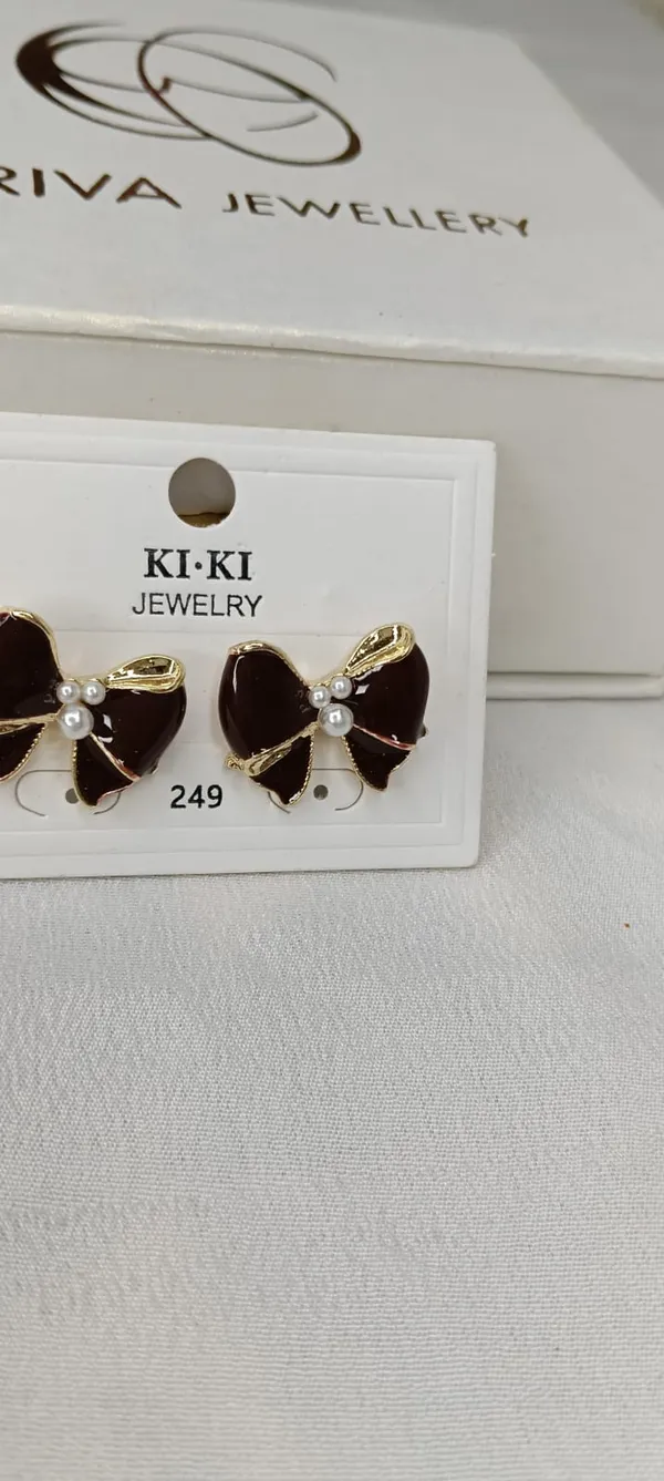 Choco_Pearl_Bow_Studs_Earrings_[Variable-1]