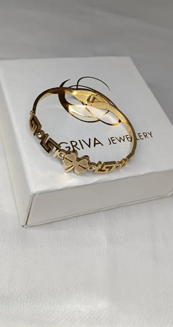 Golden_Charm_Bracelet