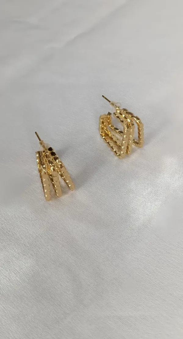 Golden_Prism_Studs_Earrings_[Variable-1]