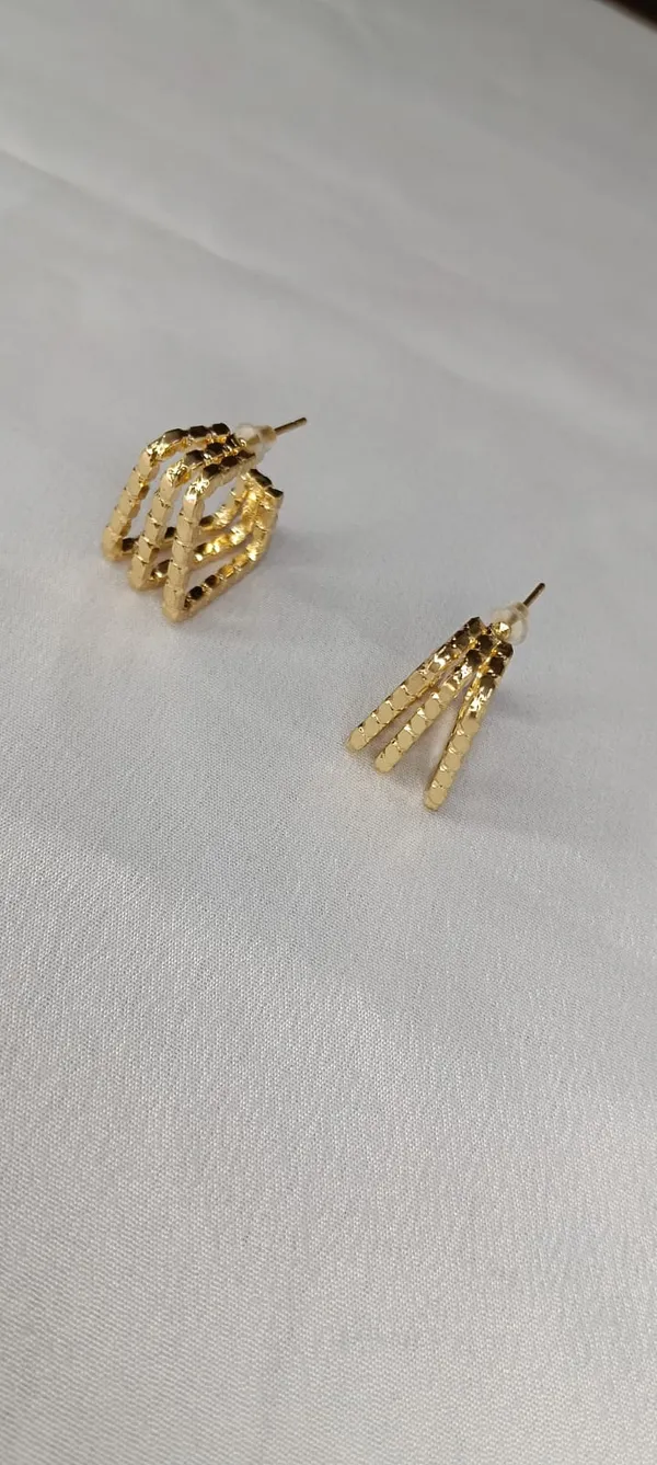Golden_Prism_Studs_Earrings_[Variable-1]