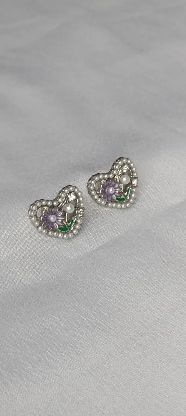 Pearl-Edge_Floral_Heart_Earrings