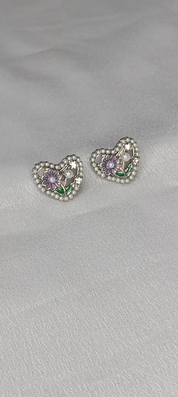 Pearl-Edge_Floral_Heart_Earrings