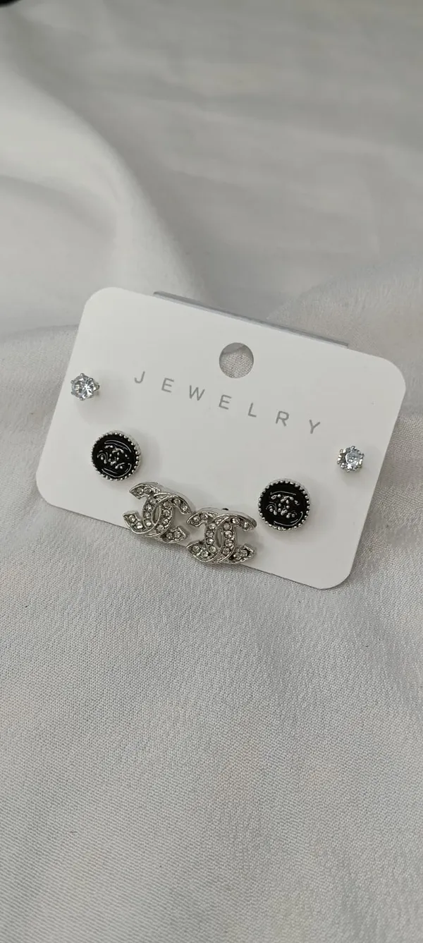 Elegant_Trio_Stud_Set