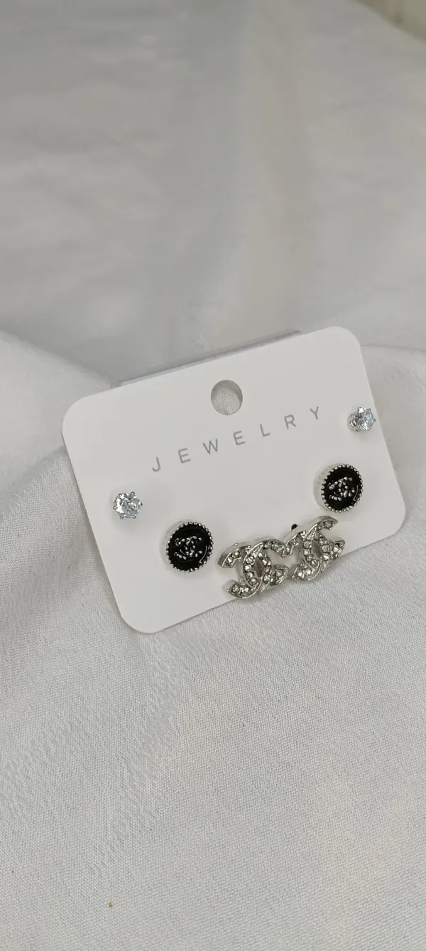 Elegant_Trio_Stud_Set