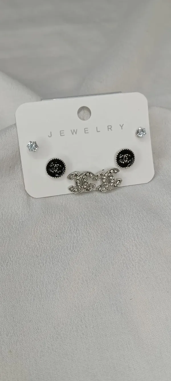 Elegant_Trio_Stud_Set