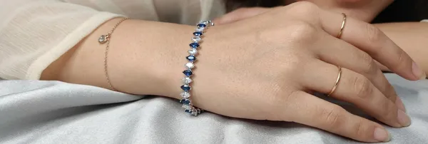 Royal_Blue_Spark_Bracelet_(Variable-1)