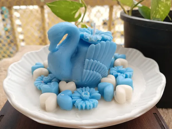 Buy_3D_Swan_with_heart_plater_Candle__|_Premium_Handmade_Decorative_Soy_Wax_Candle_|_Mishri_Misthi_Blessing_Candles