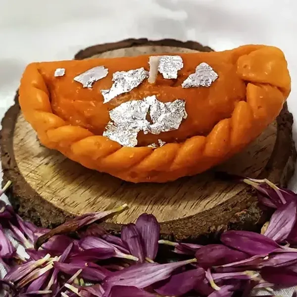 Buy_Gujiya_Candle_Online_India_|_Festive_Handmade_Candle_for_Holi_&_Diwali_|_Mishri_Misthi_Blessing_Candles