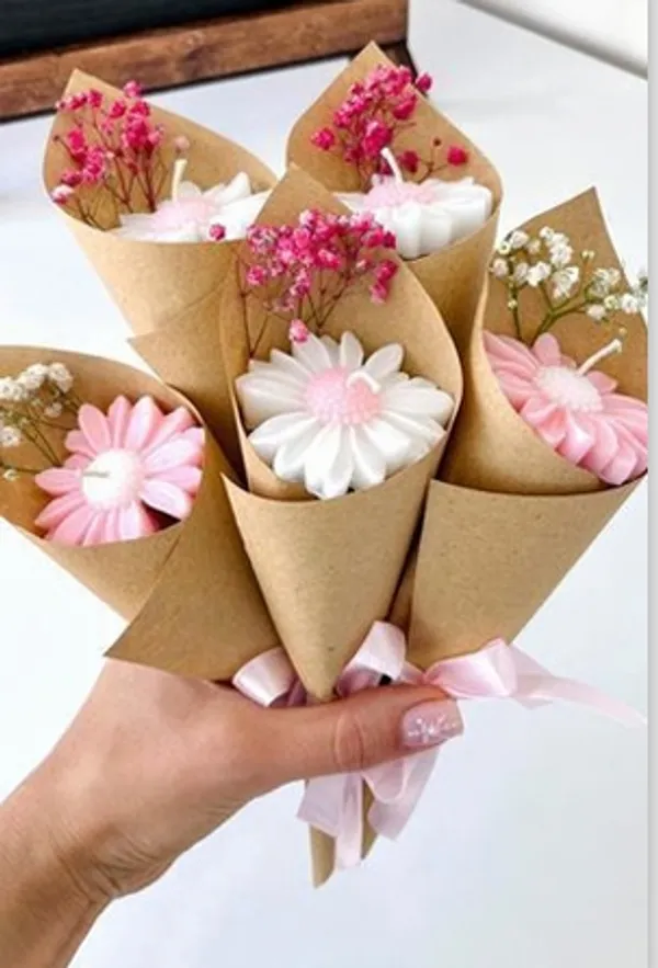 Buy_Daisy_Bouquet_Candle_Online_India_|_Floral_Handmade_Scented_Soy_Wax_Candle_|_Mishri_Misthi_Blessing_Candles