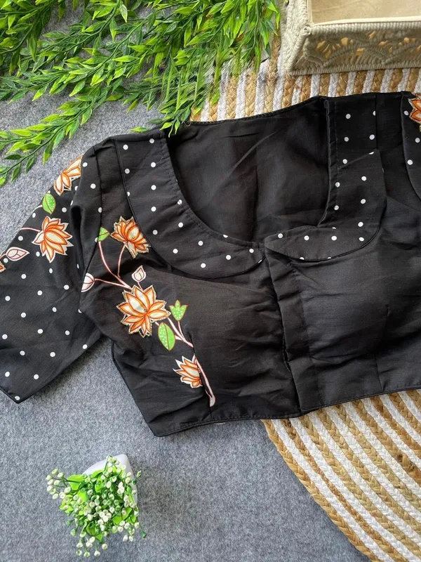 A_statement_blouse_with_soulful_traditional_detailing