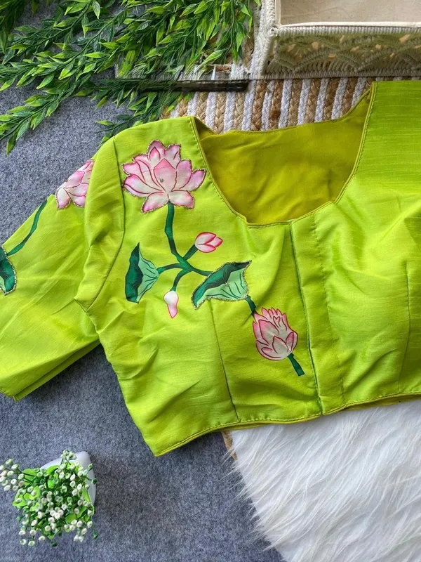 Designer_Ethnic_Blouse_with_Floral_Artwork