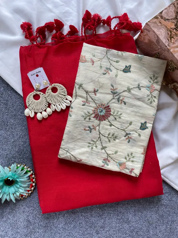 Elegant_Embroidery_Statement_Blouse_with_Saree