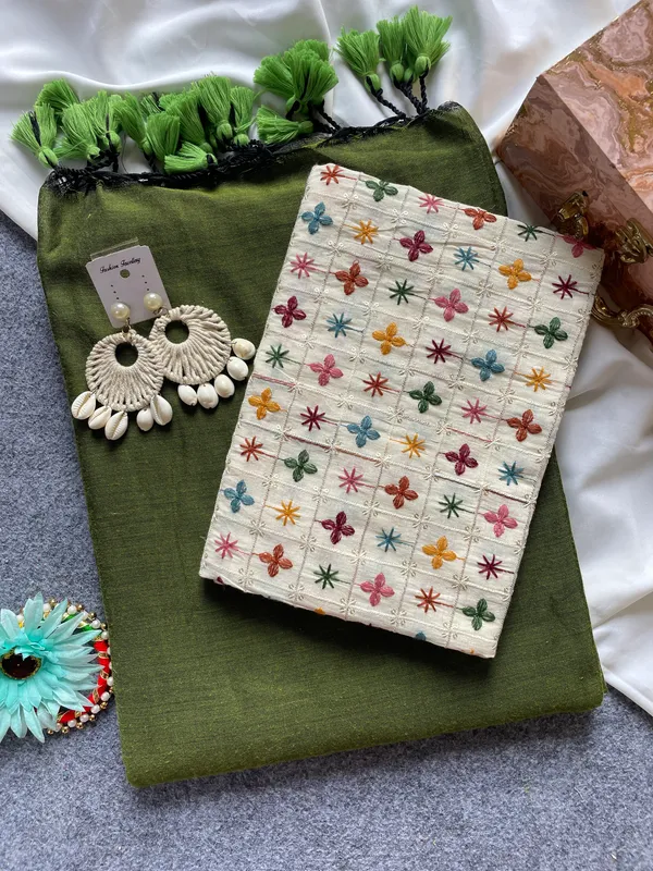 Elegant_Embroidery_Statement_Blouse_with_Saree