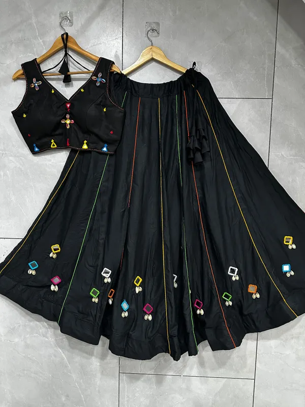 Ethnic_Lehenga_Choli_with_Mirror_Detailing_For_Navratri
