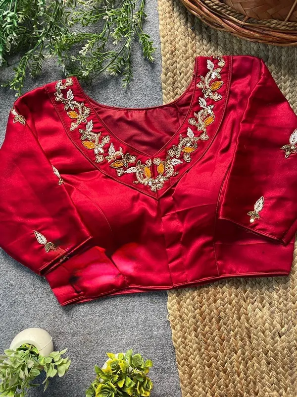 Graceful_Embellished_Neck_Pattern