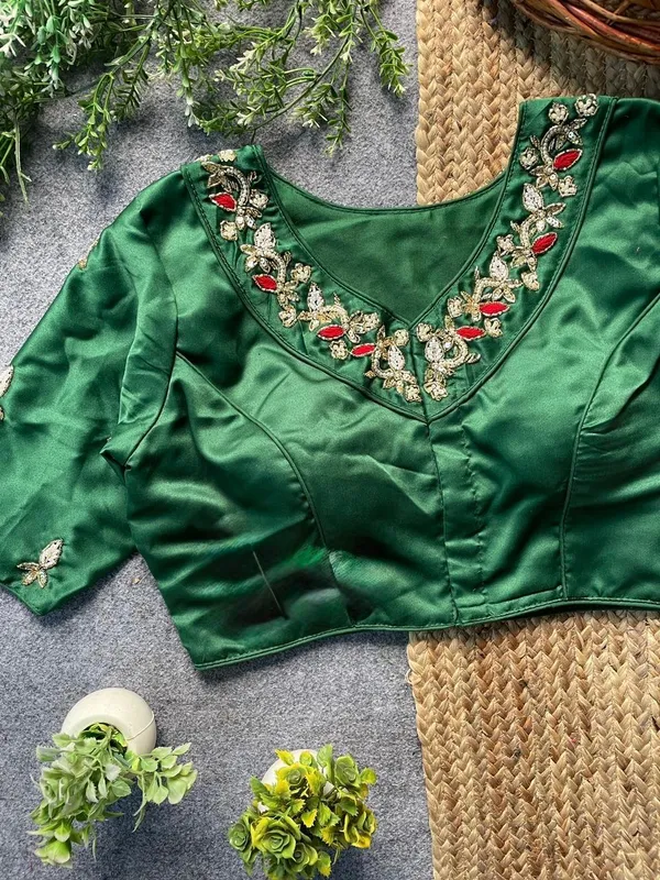 Graceful_Embellished_Neck_Pattern