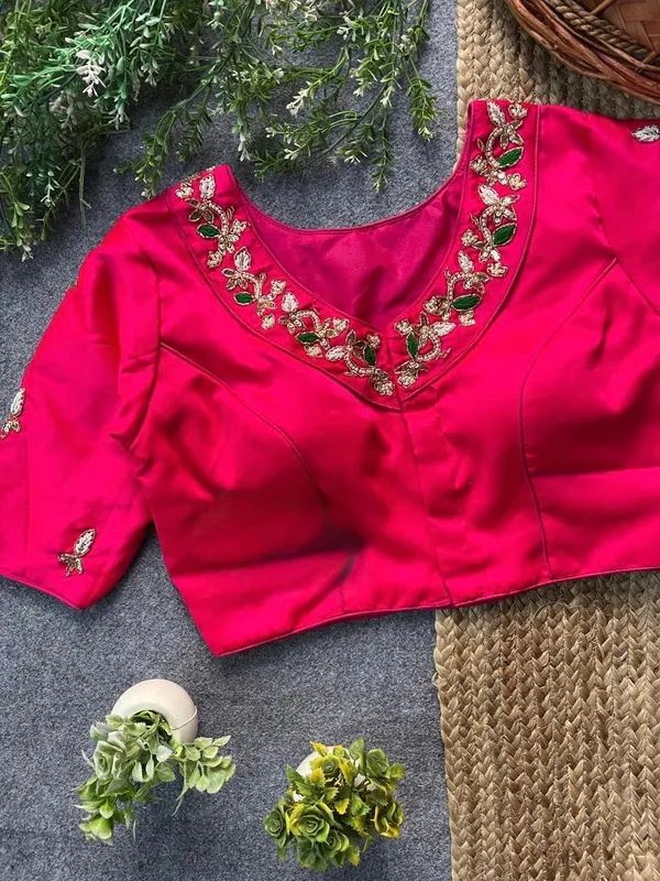 Graceful_Embellished_Neck_Pattern