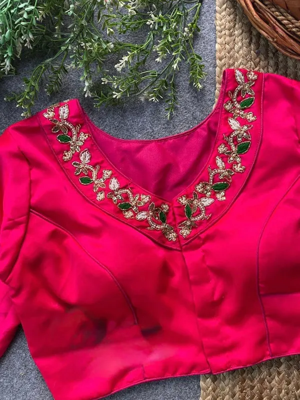 Graceful_Embellished_Neck_Pattern