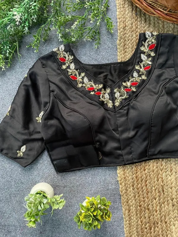 Graceful_Embellished_Neck_Pattern