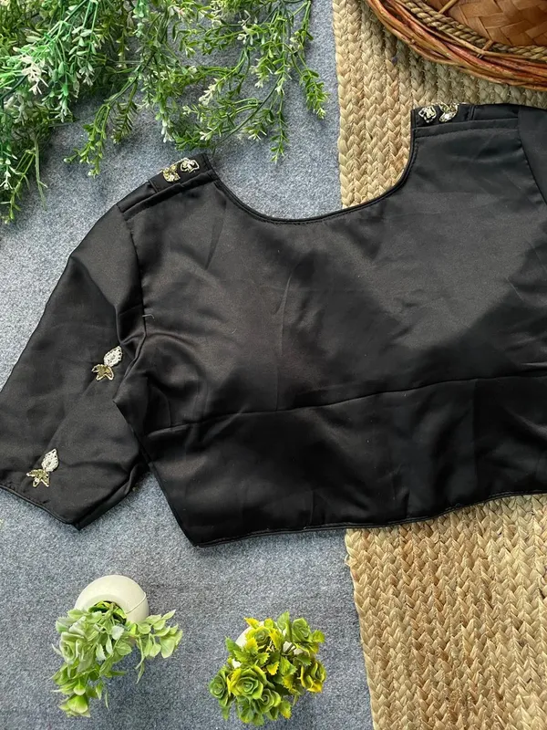 Graceful_Embellished_Neck_Pattern
