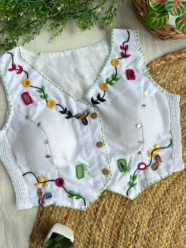 Handcrafted_Koti-Style_Fusion_Navratri__Blouse