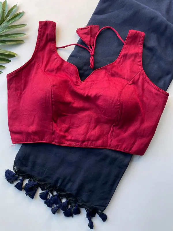 Highlights_the_free-spirited,_modern_vibe_of_the_outfit_with_the_tassels