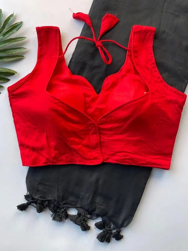 Highlights_the_free-spirited,_modern_vibe_of_the_outfit_with_the_tassels