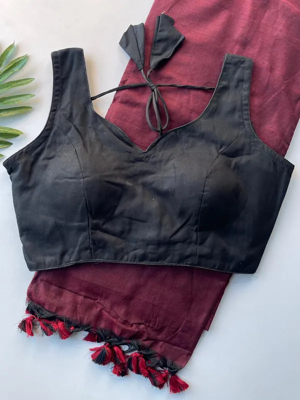 Highlights_the_free-spirited,_modern_vibe_of_the_outfit_with_the_tassels