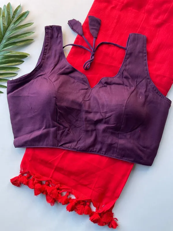 Highlights_the_free-spirited,_modern_vibe_of_the_outfit_with_the_tassels