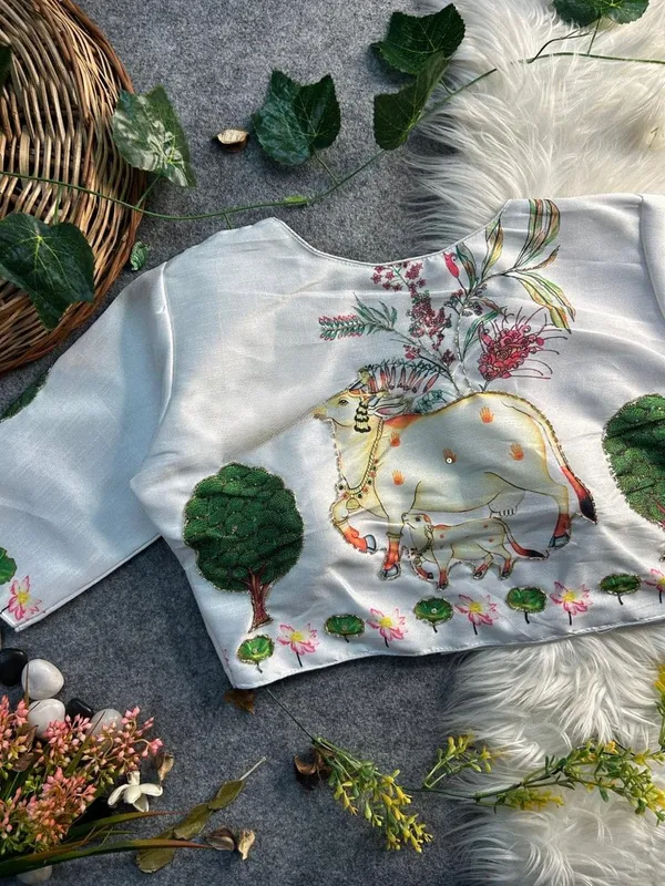 Inspired_by_Indian_folk_elements,_this_blouse_adds_soulful_artistry_to_your_ethnic_wardrobe.
