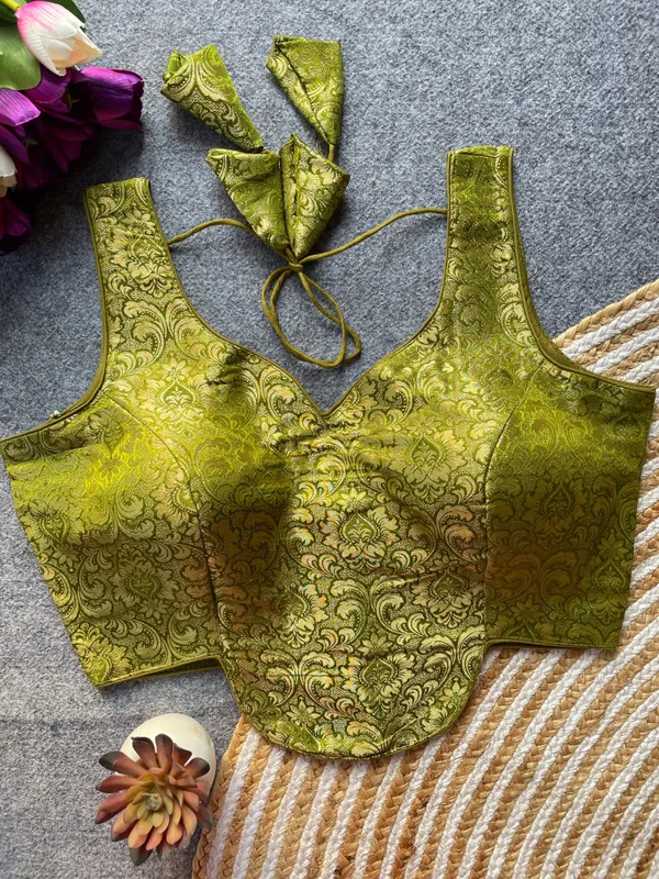 This_is_a_Desically_Ethnic_Benarasi_Brocade_Sleeveless_Readymade_Blouse.